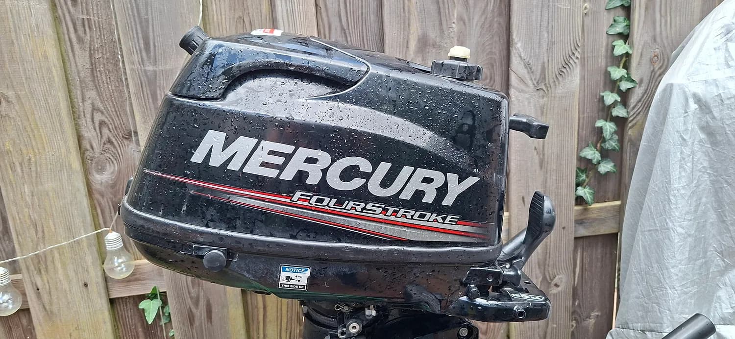 Mercury FourStroke buitenboordmotor, werk van Den Haag Watersport
